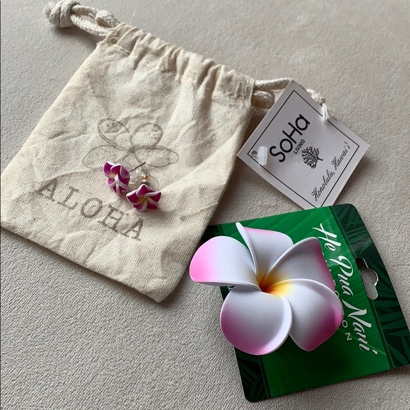 Hawaiian Handmade Plumeria Flower Studs &Hairclip - Picture 1 of 5